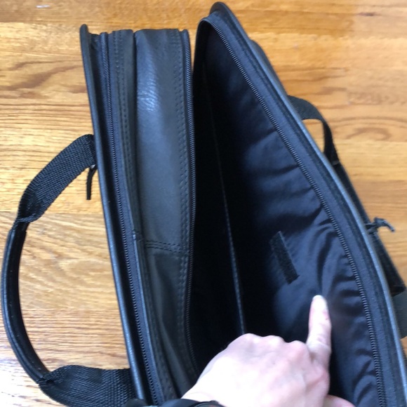 Genuine Leather Wilson’s Briefcase Never Used - Picture 8 of 16